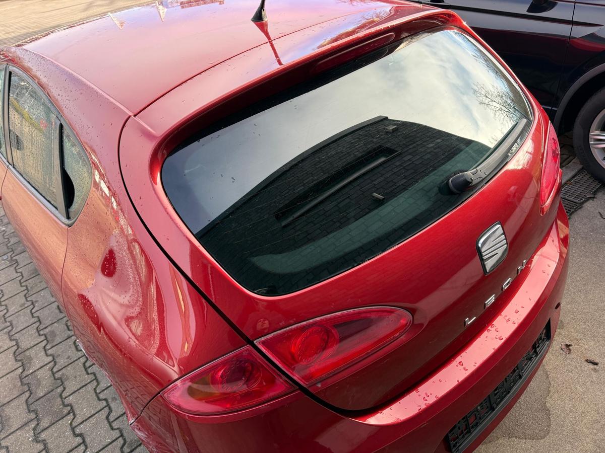 Seat Leon 1P original Heckklappe mit Scheibe LS3X Rojo Rubi Rohbau BJ06